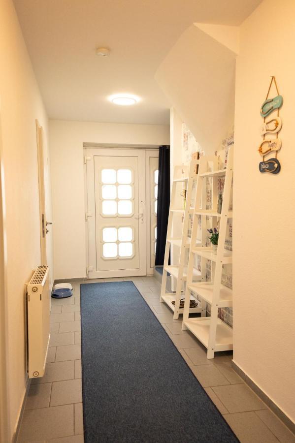 Haus Figaro Mit Hund Vila Schillig Exterior foto
